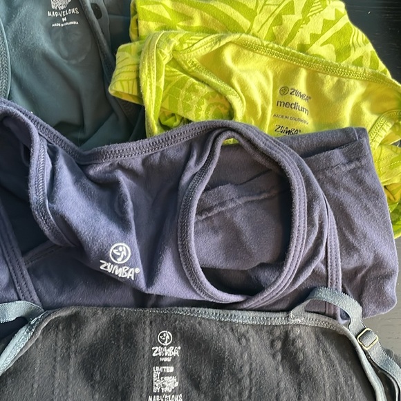 Lot of 8 Zumba tanks, all size medium - Picture 10 of 10